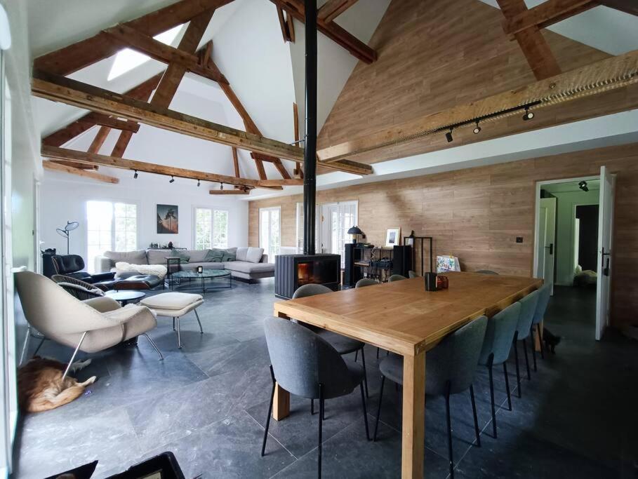 Maison Canadienne Dans La Foret