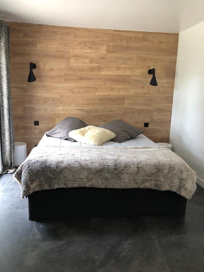 Holiday home Maison Canadienne Dans La Foret Tourville-sur-Pont-Audemer